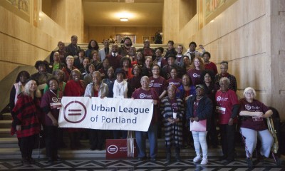 Large group at the Oregon State Capitol 